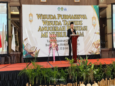 Wisuda Tahfidz dan Anugerah Prestasi: Dongkrak Mutu Lulusan Madrasah yang Kompetitif