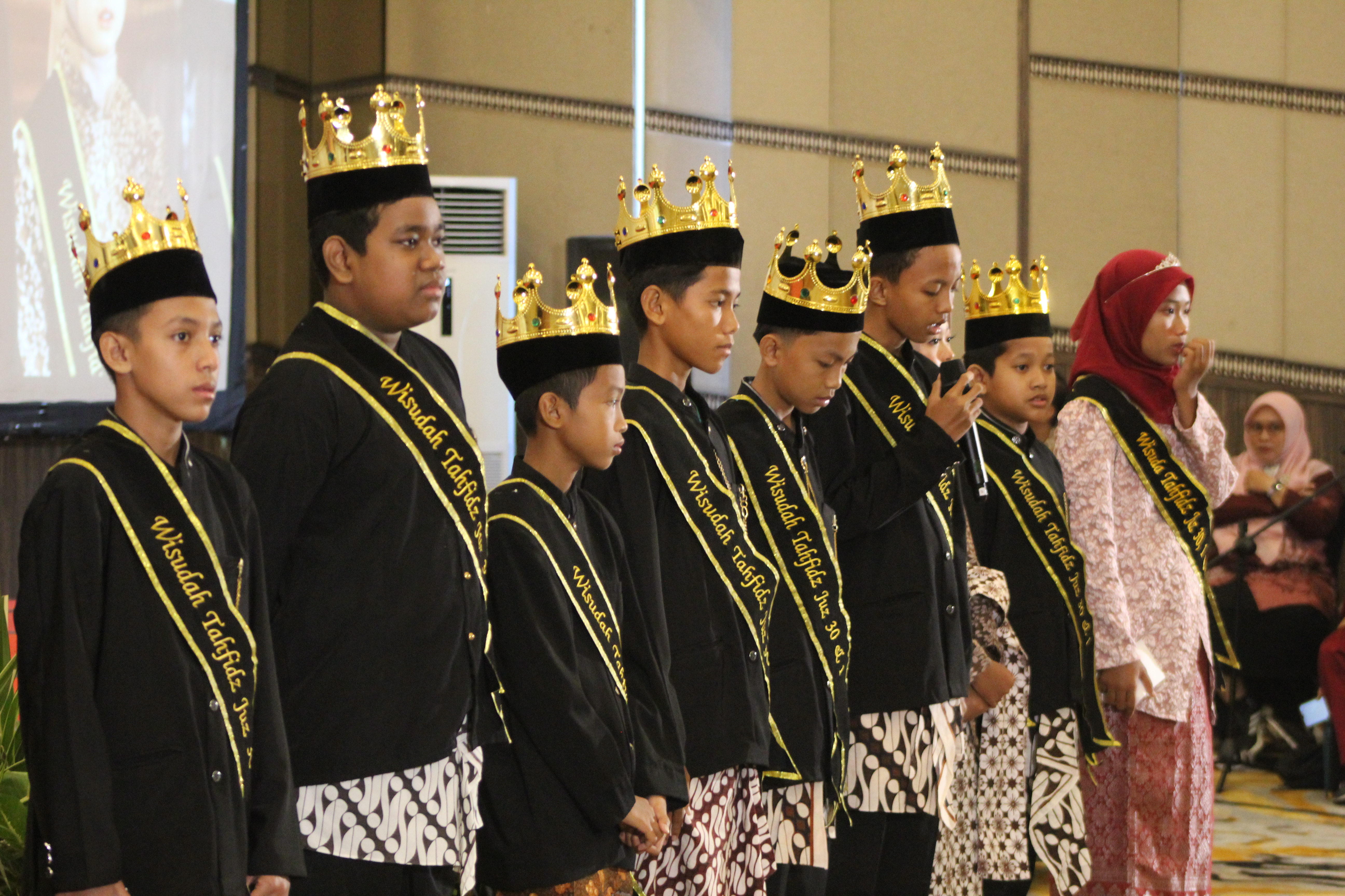Wisuda Tahfidz dan Anugerah Prestasi: Dongkrak Mutu Lulusan Madrasah yang Kompetitif