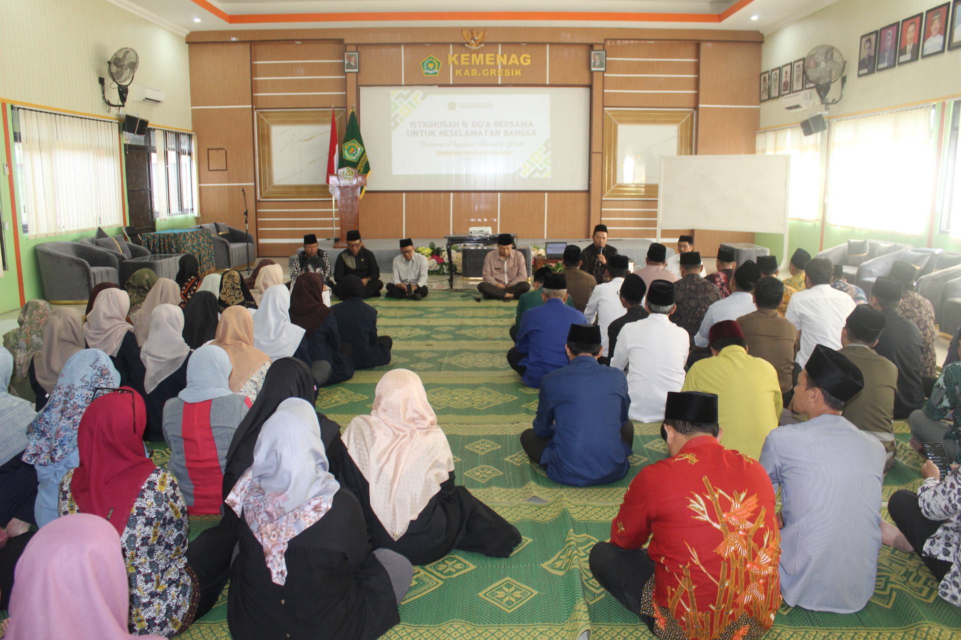 Kemenag Gresik Gelar Istighosah dan Doa Bersama untuk Keselamatan Bangsa